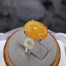 18K白金(750)鑲鑽石旦形紅翡翠戒指(13號)