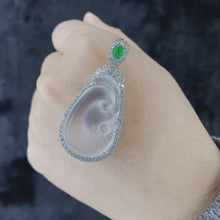 18K白金(750)鑲鑽石白玻璃種翡翠如意吊墜