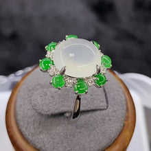 18K白金(750)鑲鑽石冰種蛋形翡翠戒指(13號圈)