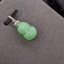 18K白金（750）鑲鑽石翡翠葫蘆吊墜