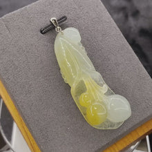 18K白金(750)冰黃翡翠開花結果吊墜