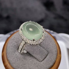 18K白金(750)鑲鑽石蛋形冰晴翡翠戒指(13號)