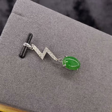 18K白金(750)鑲鑽石旦形翡翠閃電吊墜