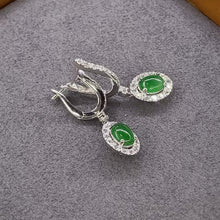 18K白金(750)鑲鑽石翡翠旦形耳環