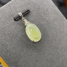 18 K白金(750) 鑲鑽石冰種灑金翡翠吊墜