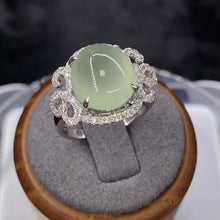 18K白金(750)鑲鑽石翡翠晴綠蛋面鑽石戒指(13號圈)