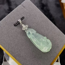 18k(750)白色黃金鑲鑽石冰種蓮蓬翡翠吊咀