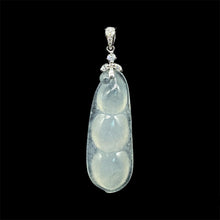 18K白金(750)鑲天然鑽石翡翠冰種富貴豆吊墜