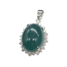 18K白金(750)鑲鑽石蛋形湖水藍翡翠吊墜
