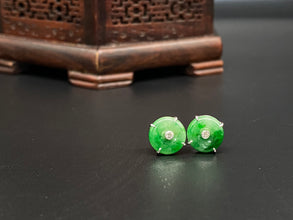 18K白金(750)鑲天然鑽石翠綠懷古翡翠耳環之懷中有寶系列